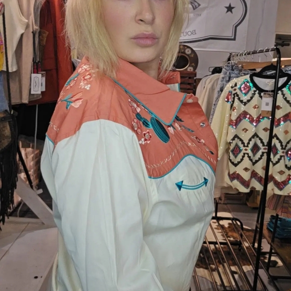 Long sleeve button up - Picture 3 of 6